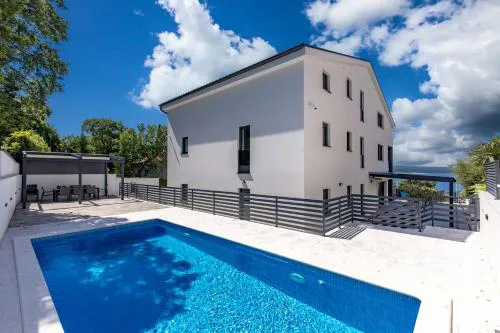 Pool Apartments with Sea View