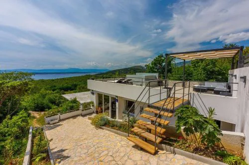 Privathaus mit Pool und traumhaften Ausblick