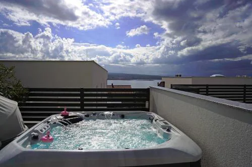 Sobol Apartments 'Navis' with private jacuzzi