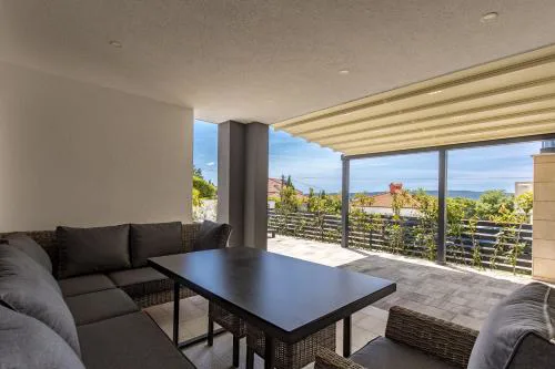 Spacious Pool Apartment Crikvenica - Happy Rentals