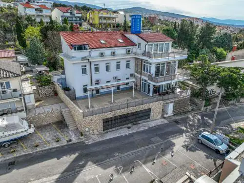 Villa Aurora