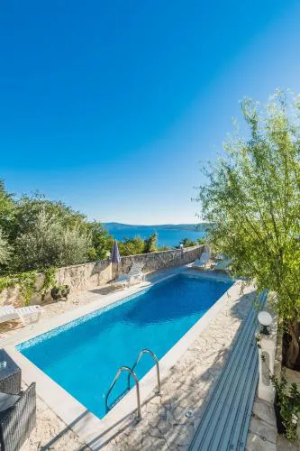 Wohnung Mit Großem Pool Und Meerblick
