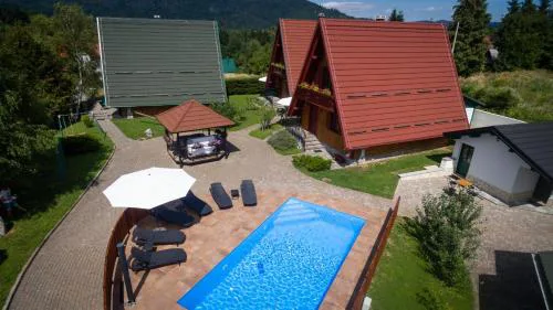Runolist Mountain Resort - 3 Chalets with pool & spa near Risnjak