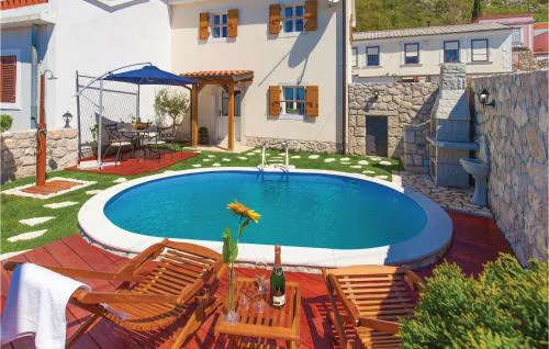 2 Bedroom Cozy Home In Grizane