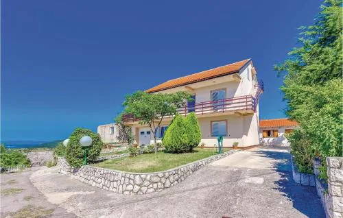 2 Bedroom Stunning Apartment In Grizane