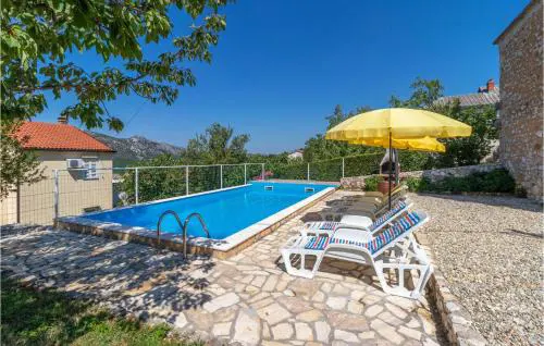 3 Bedroom Beautiful Home In Grizane