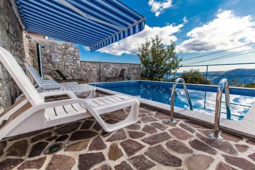 Poolhouse Wowox