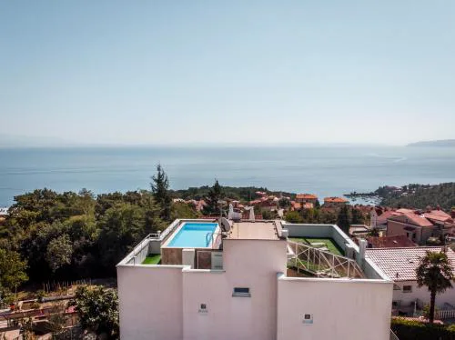 Apartment Lui with rooftop swimming pool