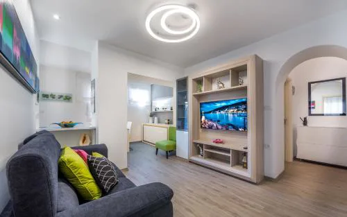 Apartments Dujmic - 50m from the sea with private parking