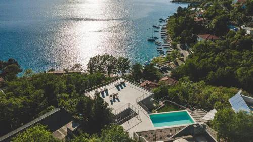 Beachfront Villa Grace with heated rooftop pool