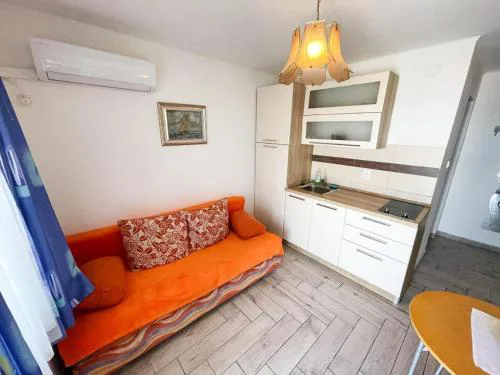 Charming apartment in Jadranovo with sea view - 35 m²