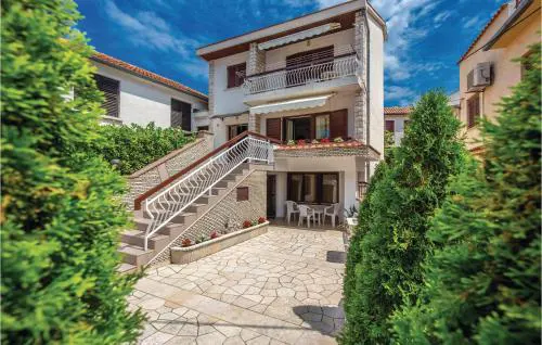 Cozy Apartment In Jadranovo