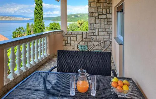 Gorgeous Apartment In Jadranovo