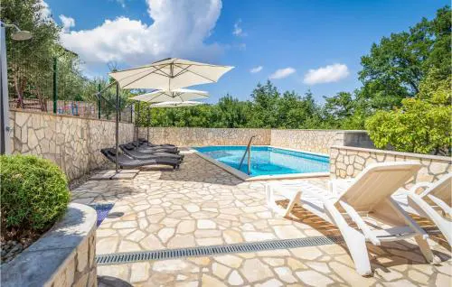 Lovely Apartment In Jadranovo With Wifi