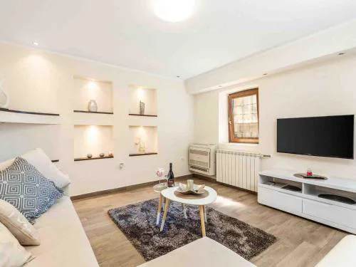 Modern Comfort - One Bedroom Apartment Relax