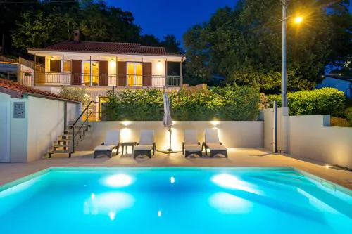 SROK luxury apartment with pool