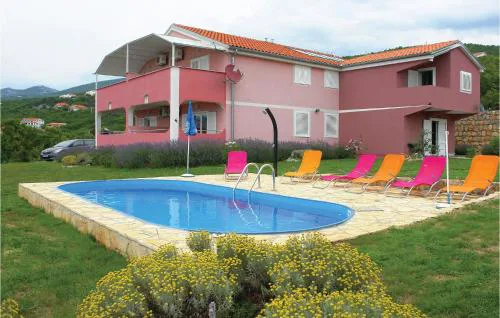 2 Bedroom Lovely Apartment In Klenovica