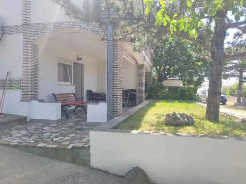 Apartments in Klenovica 15317