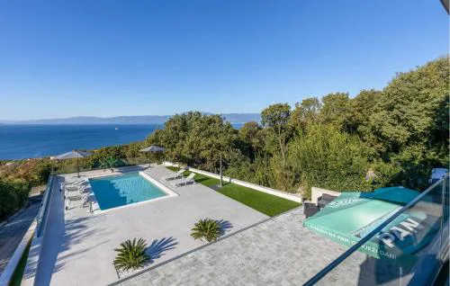 3 Bedroom Awesome Apartment In Kostrena