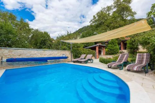 Holiday home in Krizisce 40737