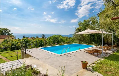 2 Bedroom Gorgeous Apartment In Lovran