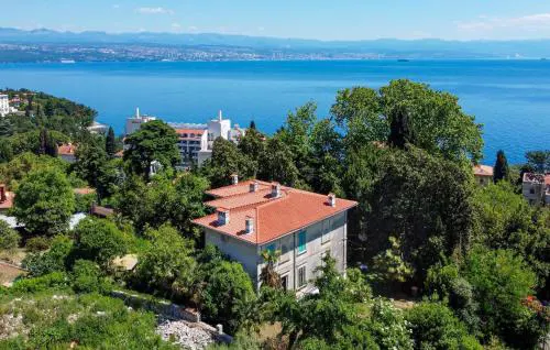 2 Bedroom Stunning Apartment In Lovran