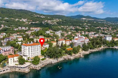Palm and Palmino Garden Apartments near Lungo Mare