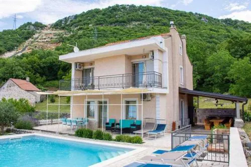 Villa with Pool by aneo travel