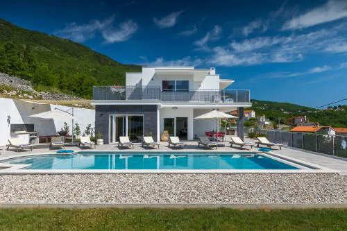 Villa Maru by Briskva