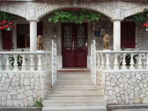 Apartments and Rooms Deskovic
