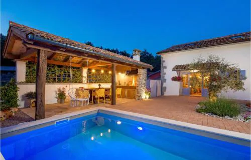 Amazing Home In Mucici With Kitchen
