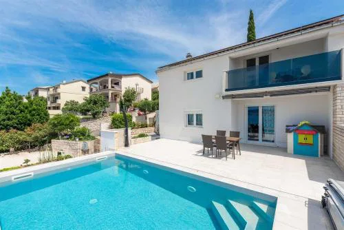 Apartment with pool by aneo travel