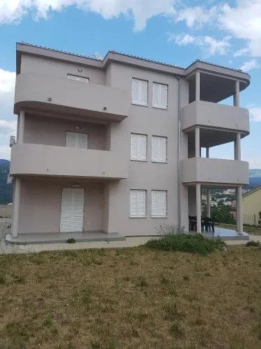 Apartments with parking space Novi Vinodolski - 16998