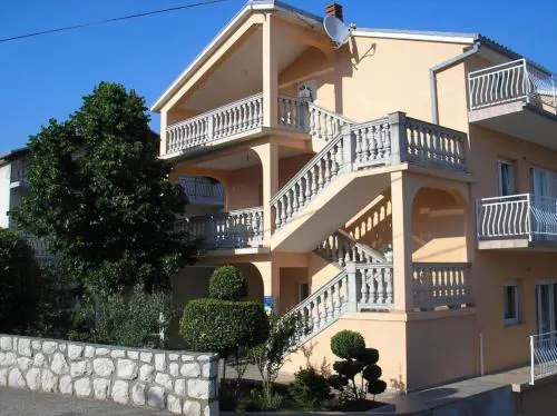 Apartments with parking space Novi Vinodolski - 20095