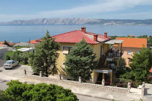 Apartments with parking space Novi Vinodolski - 2416