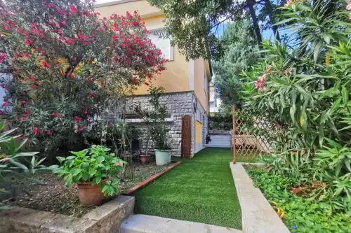 Apartments with parking space Novi Vinodolski - 24527