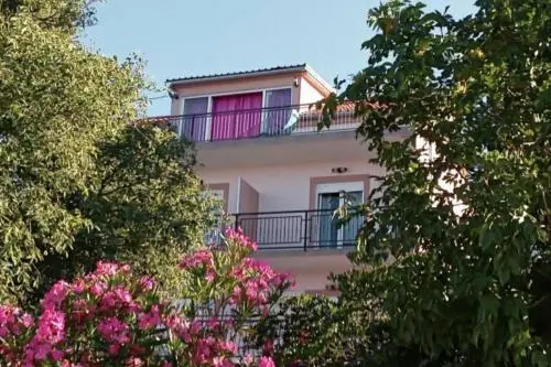 Apartments with parking spaces Novi Vinodolski - 24265