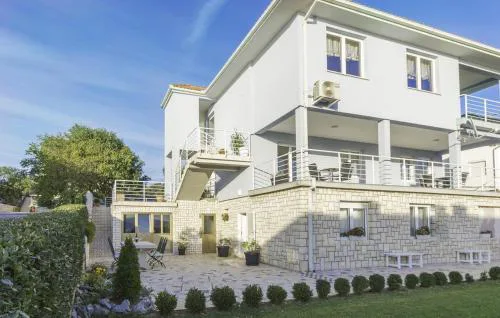 Cozy Apartment In Novi Vinodolski