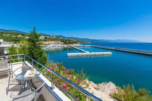 Einzigartiges Apartment direkt am Privatstrand mit privatem Balkon, Klima, Meerblick, WiFi