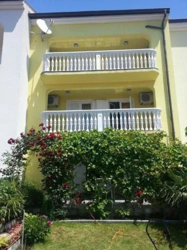 Ferienapartment in Strandnähe, mit Balkon und Meerblick
