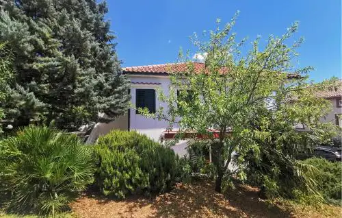 Gorgeous Apartment In Novi Vinodolski