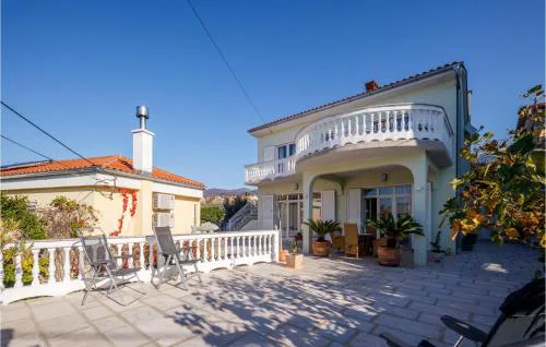 Gorgeous Apartment In Novi Vinodolski