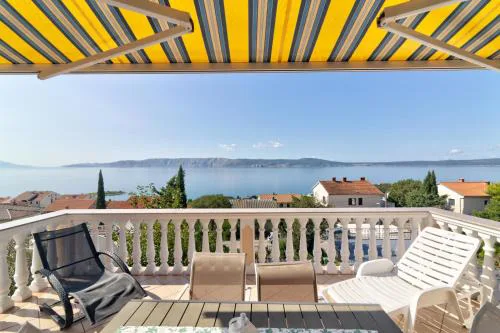 JELKA NV 1 - Apartment 6 pax with two terraces, sea view, parking, grill