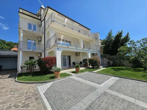 KETI 2 NV - Studio apartment with terrace