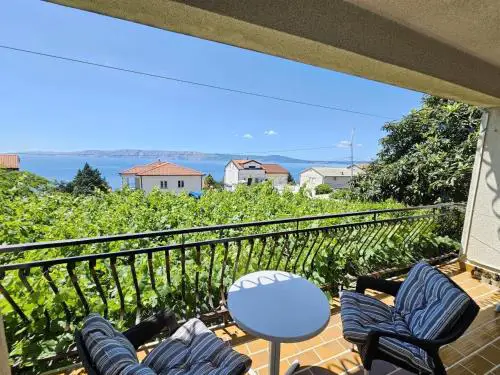 LEO ROOM 1 NV - Room for 2 persons with bathroom and balcony (no kitchen)