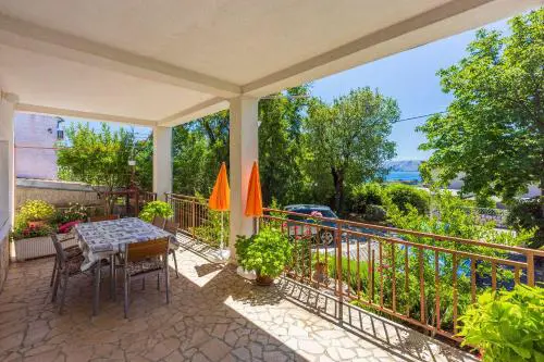 Modernes Apartment nur 600 Meter zum Strand mit privater Terrasse, Grill, Waschmaschine