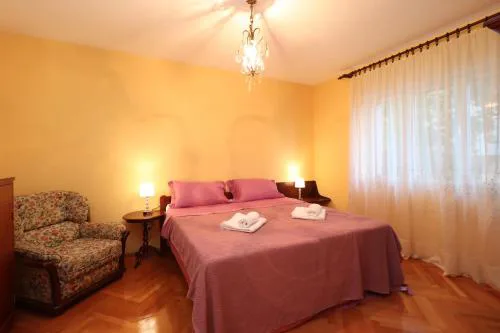 Apartment Happy, perfect for two, with seaview balconies and free parking