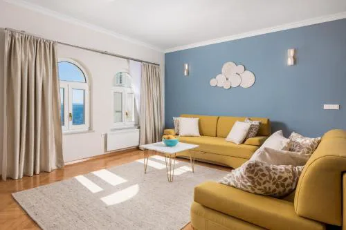 Apartment Marina -1st row to the sea with private parking