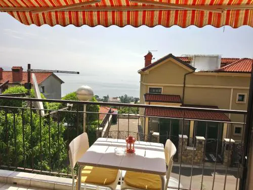 Charming Hill Apartment