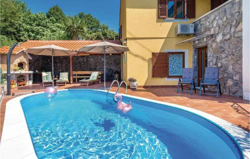 Cozy Home In Bregi With Wifi